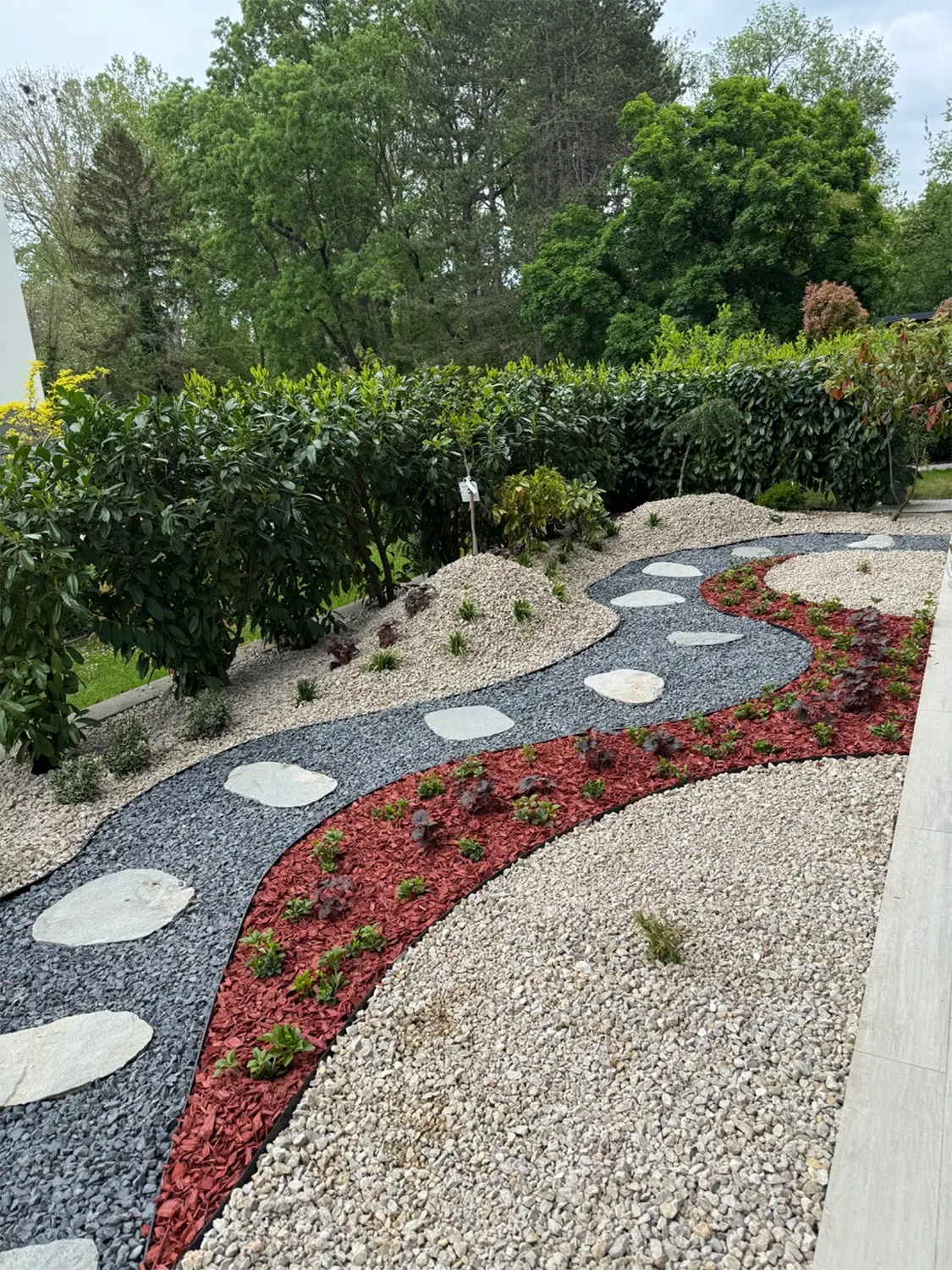 Modern Elegancia és Terepplasztika Balatonföldváron